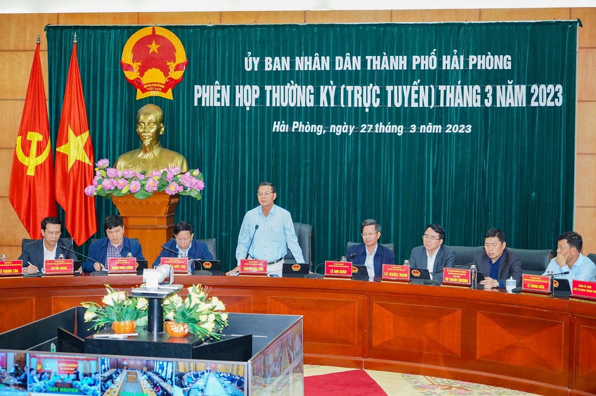 Ông Nguyễn Văn Tùng, Chủ tịch UBND thành phố Hải Phòng phát biểu tại Phiên họp