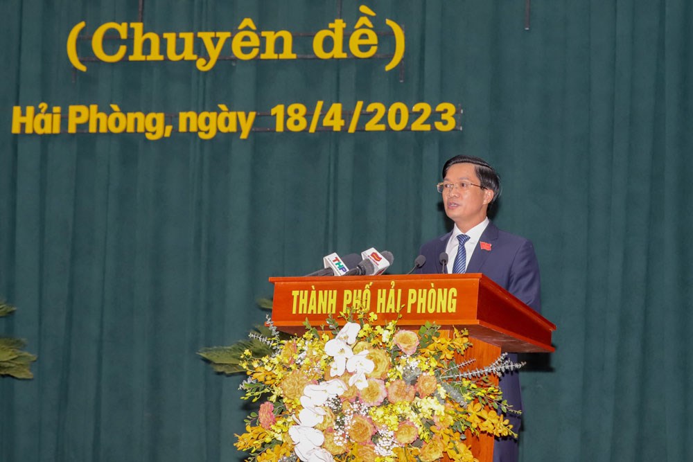 Ông Phạm Văn Lập, Chủ tịch HĐND Thành phố phát biểu tại Kỳ họp