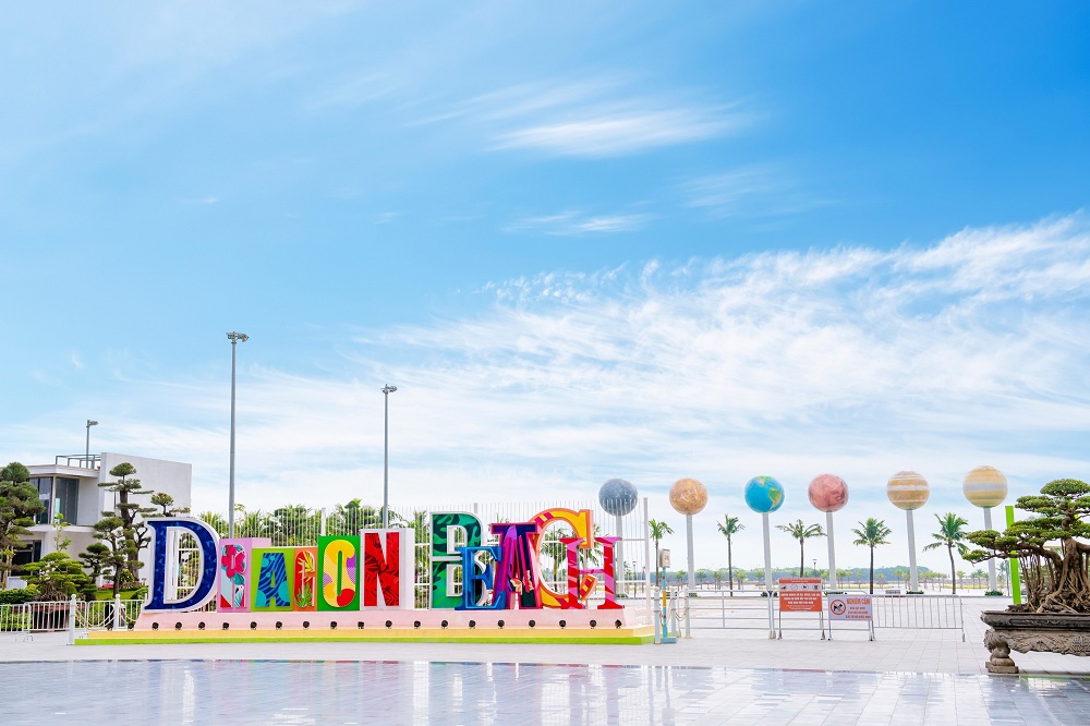 Quảng trường Bãi biển nhân tạo Khu du lịch quốc tế Đồi Rồng