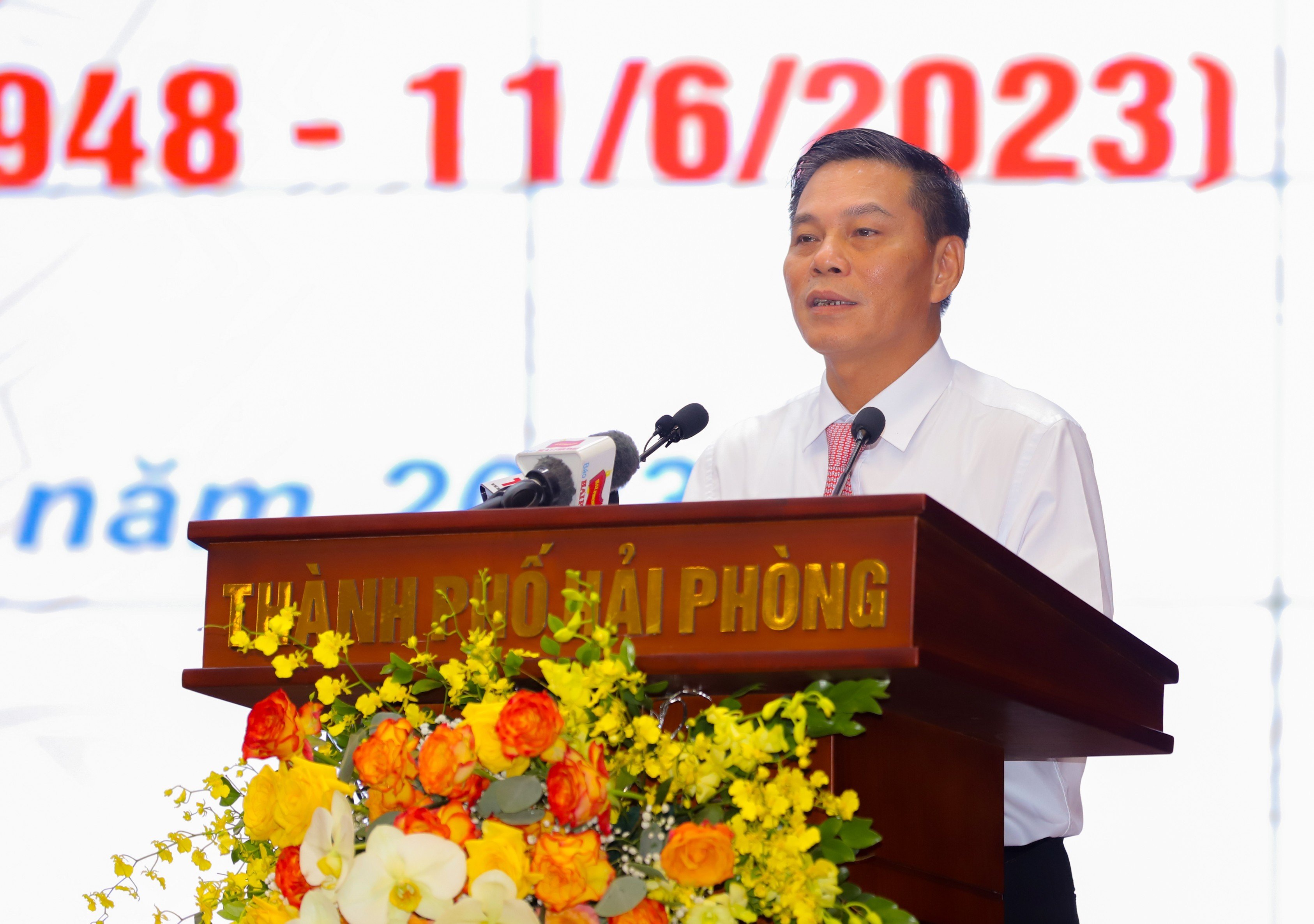 Ông Nguyễn Văn Tùng, Chủ tịch UBND Thành phố Hải Phòng phát biểu tại Hội nghị