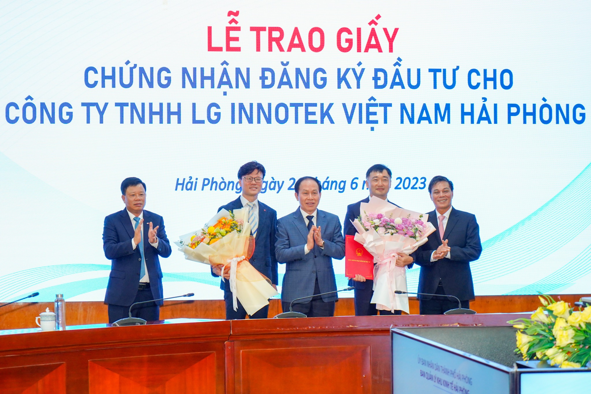 Lễ trao Giấy chứng nhận đăng ký đầu tư điều chỉnh tăng vốn cho Công ty TNHH LG Innotek Việt Nam Hải Phòng