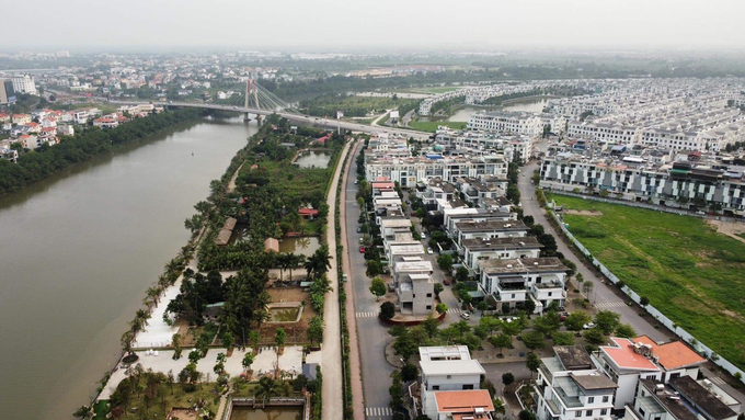Hàng loạt công trình vi phạm các quy định của pháp luật về đê điều tại khu vực bãi sông đê tả Lạch Tray trên địa bàn phường Vĩnh Niệm, quận Lê Chân