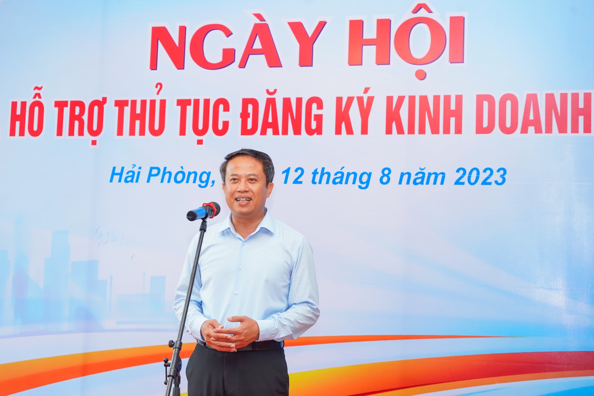 Ông Nguyễn Hoàng Long, Giám đốc Sở Kế hoạch và Đầu tư Hải Phòng phát biểu khai mạc