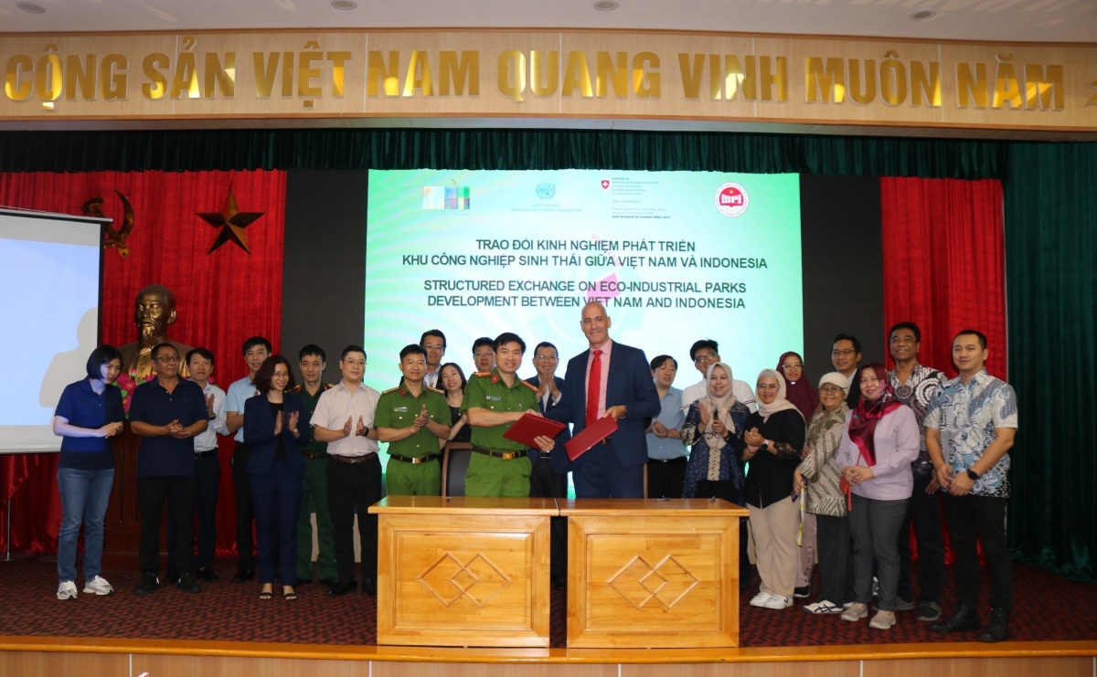 Công ty CP Khu công nghiệp Đình Vũ và Công an quận Hải An ký kết thỏa thuận hợp tác cộng sinh công nghiệp-đô thị