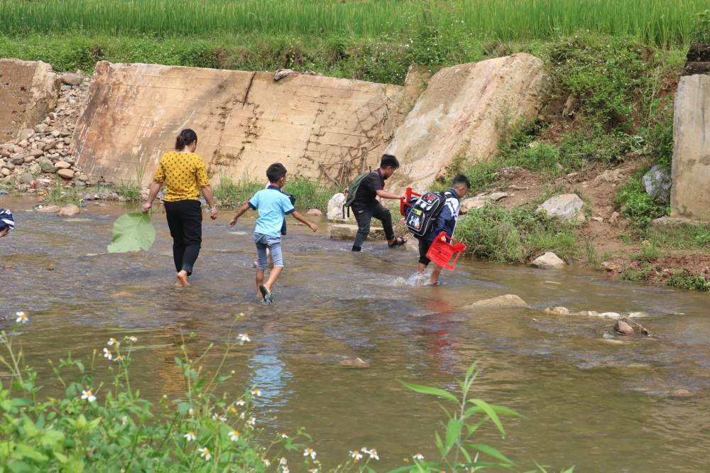 Nhựa Tiền Phong đưa cây cầu yêu thương số 115 đến với người dân vùng cao Hòa Bình