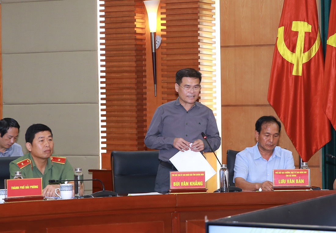 Ông Bùi Văn Khắng, Phó chủ tịch UBND tỉnh Quảng Ninh báo cáo tại Hội nghị