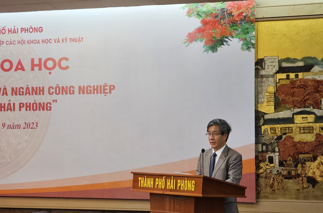 Ông Bùi Thanh Tùng, Chủ tịch Liên hiệp các Hội Khoa học và Kỹ thuật TP. Hải Phòng phát biểu khai mạc Hội thảo