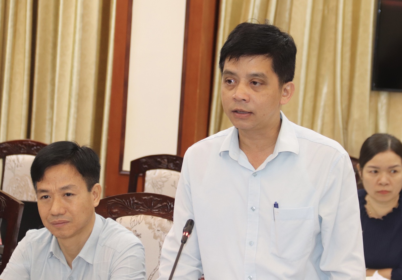 Ông Nguyễn Hải Châu, Phó giám đốc Sở Kế hoạch và Đầu tư Hải Dương báo cáo về chủ trương đầu tư Dự án. Ảnh: NM