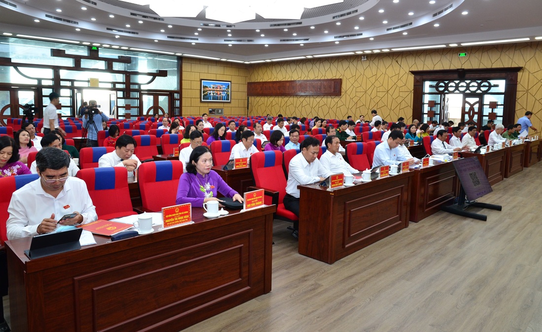 Các đại biểu dự Kỳ họp thứ 18 HĐND tỉnh Hải Dương khóa XVII