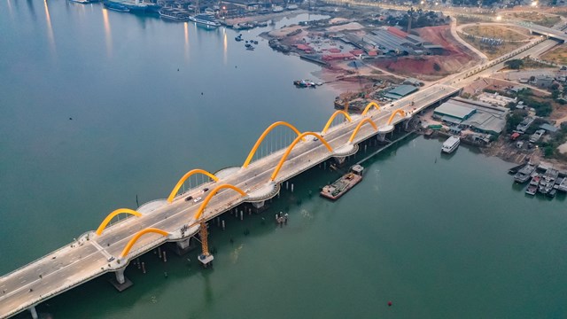Cầu Tình Yêu, Quảng Ninh được đưa vào sử dụng đầu năm 2022. Ảnh: Đỗ Phương