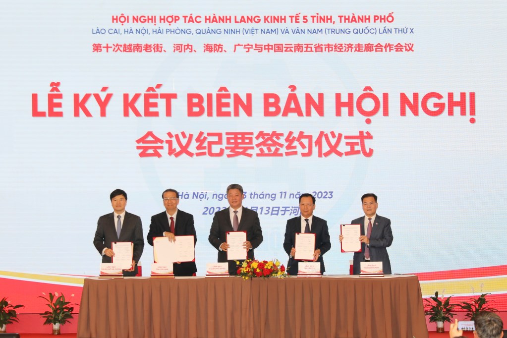 Ký kết Biên bản Hội nghị hợp tác hành lang kinh tế 5 tỉnh, thành phố Lào Cai, Hà Nội, Hải Phòng, Quảng Ninh (Việt Nam) và Vân Nam (Trung Quốc)