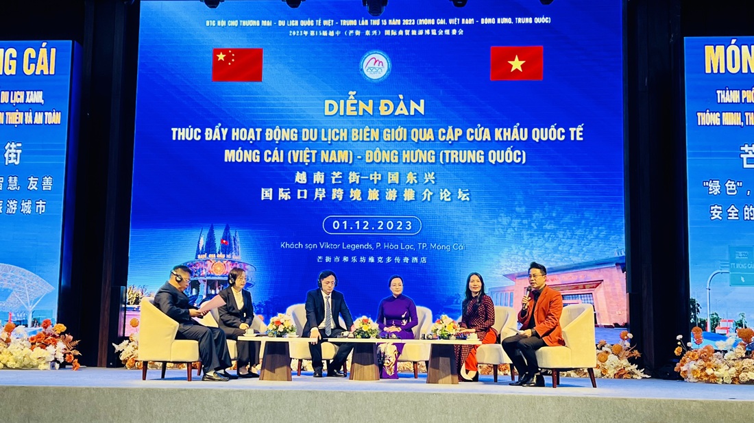 Đại biểu đến từ các cơ quan quản lý du lịch Quảng Ninh, Việt Nam và Quảng Tây, Trung Quốc tham gia toạ đàm