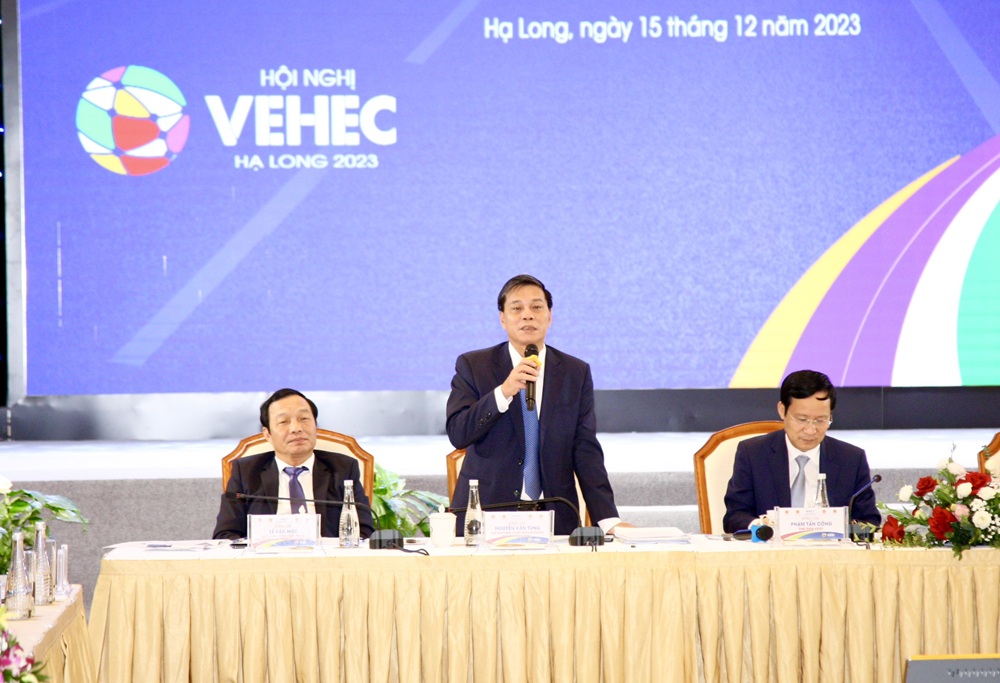 Ông Nguyễn Văn Tùng, Chủ tịch UBND TP. Hải Phòng nêu ý kiến tại cuộc thảo luận về nhiệm vụ của VEHEC năm 2024