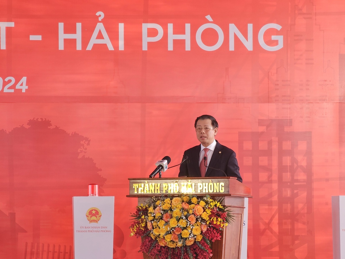 Ông Nguyễn Việt Quang, Phó Chủ tịch HĐQT kiêm Tổng giám đốc Tập đoàn Vingroup chia sẻ tại lễ khởi công