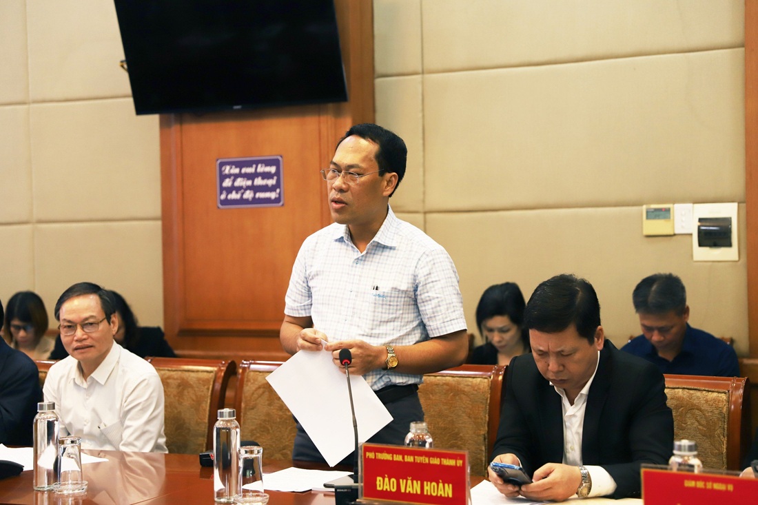 Ông Trịnh Văn Tú, Phó giám đốc Sở Văn hóa và Thể thao Hải Phòng báo cáo kết quả hoạt động năm 2023 của Ban vận động