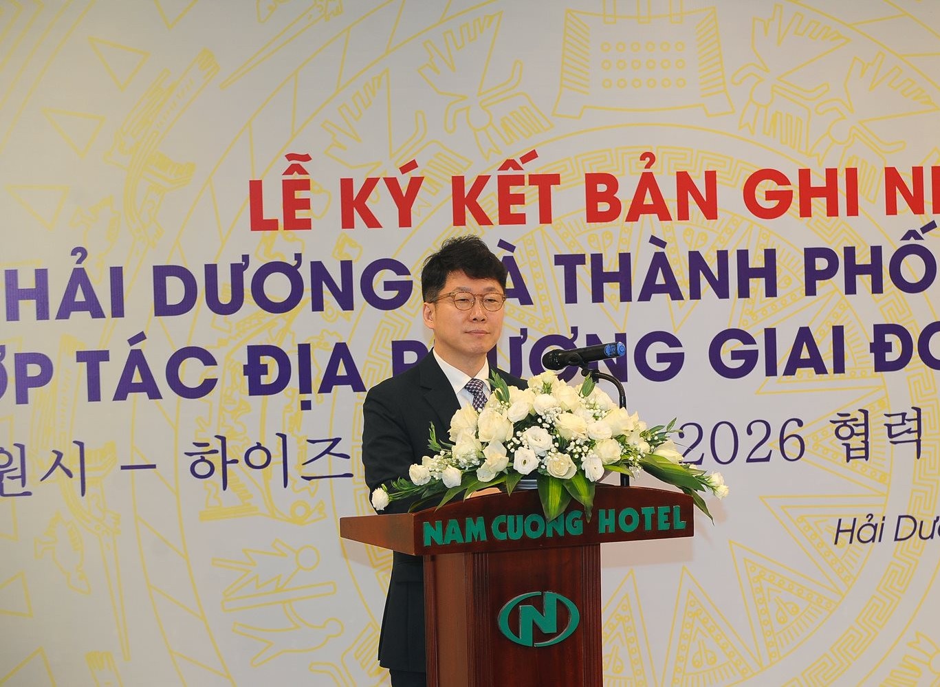 Ông Hwang In Guk, Phó Thị trưởng TP. Suwon phát biểu tại lễ ký kết