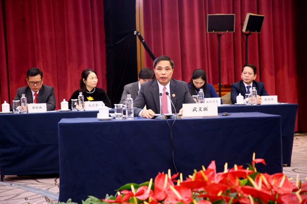 Ông Vũ Văn Diện, Phó chủ tịch UBND tỉnh Quảng Ninh phát biểu tại hội nghị
