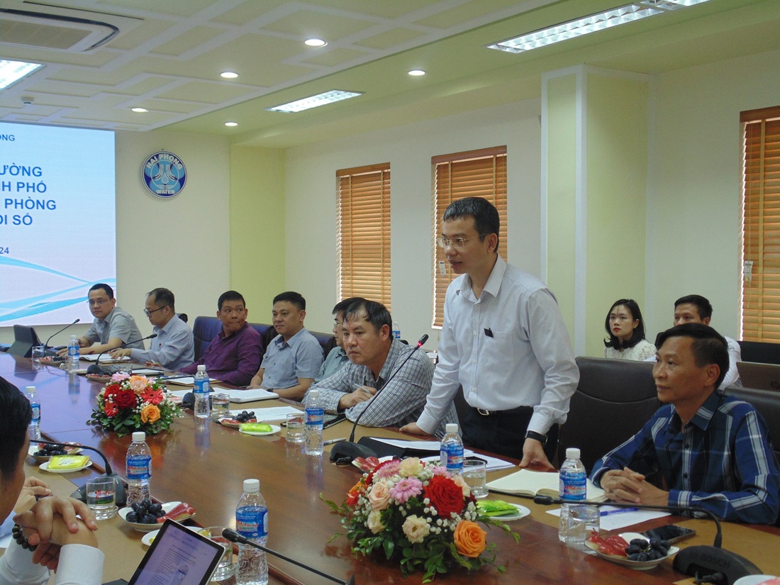 Ông Trần Việt Cường, Chủ tịch HĐQT Công ty cổ phần Cấp nước Hải Phòng phát biểu tại cuộc làm việc