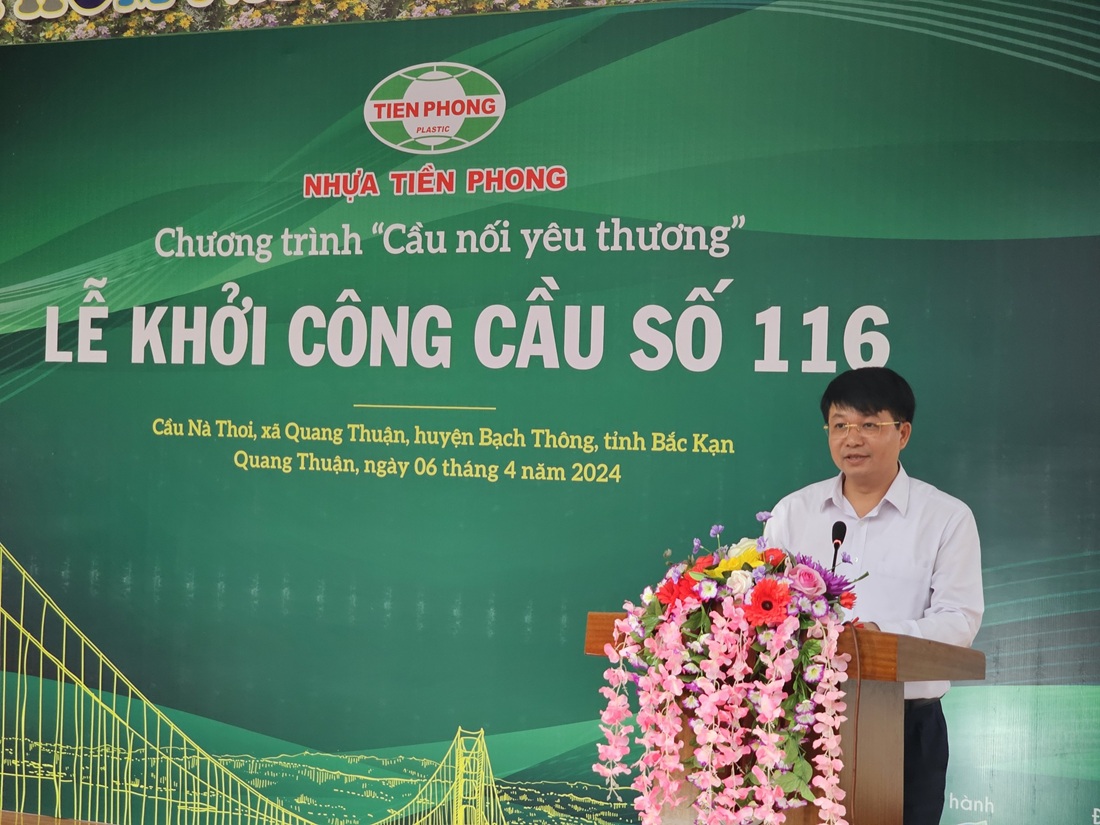 Ông Nông Quang Nhất, Phó chủ tịch UBND tỉnh Bắc Kạn phát biểu tại buổi lễ