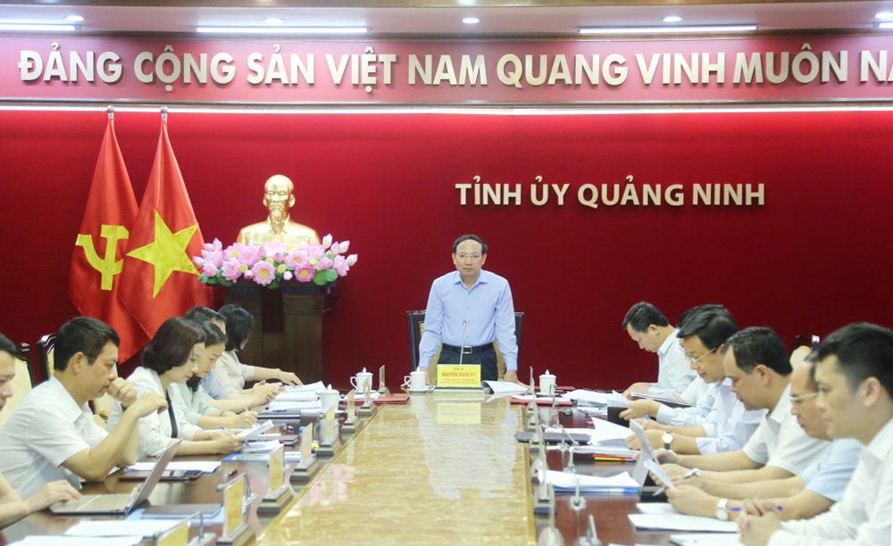 Ông Nguyễn Xuân Ký, Bí thư Tỉnh ủy Quảng Ninh phát biểu chỉ đạo tại hội nghị giao ban Thường trực Tỉnh ủy mới đây