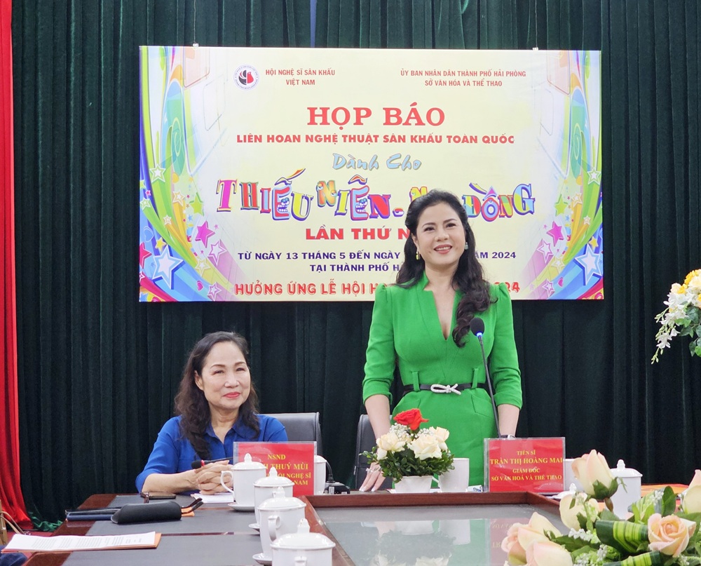 Bà Trần Thị Hoàng Mai, Giám đốc Sở Văn hoá và Thể thao Hải Phòng phát biểu tại cuộc họp báo. Ảnh: Thanh Sơn