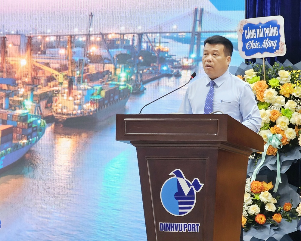 Ông Cao Văn Tĩnh, Tổng giám đốc Công ty thông tin kết quả sản xuất kinh doanh năm 2023 tại Đại hội. Ảnh: Thanh Sơn