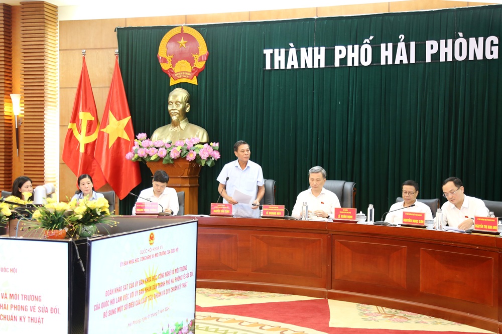 Ông Nguyễn Văn Tùng, Chủ tịch UBND thành phố Hải Phòng phát biểu tại Hội nghị