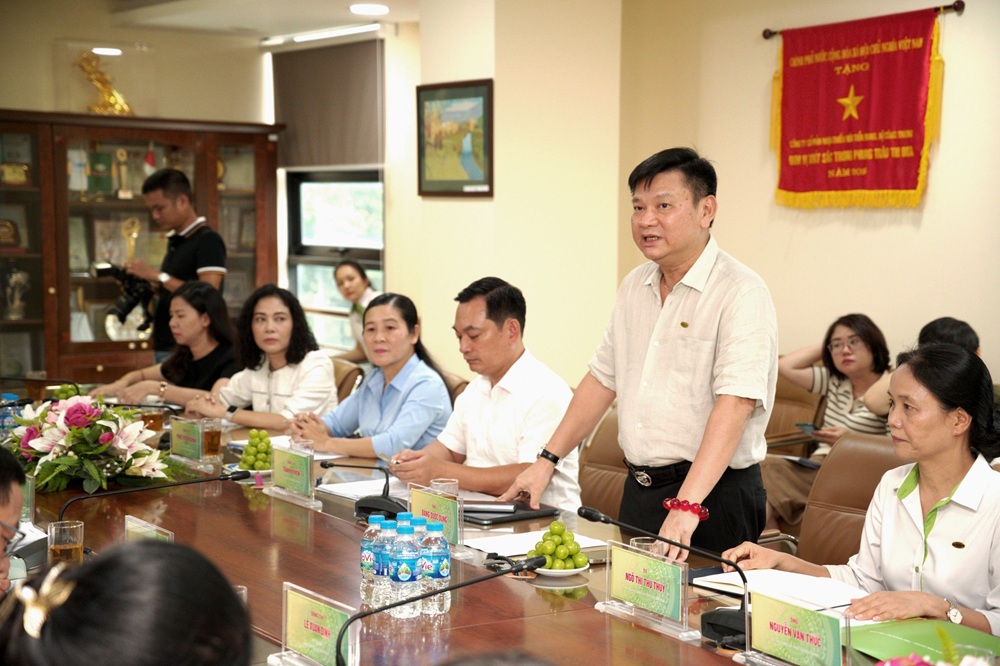 Ông Đặng Quốc Dũng, Chủ tịch HĐQT Nhựa Tiền Phong phát biểu tại buổi làm việc