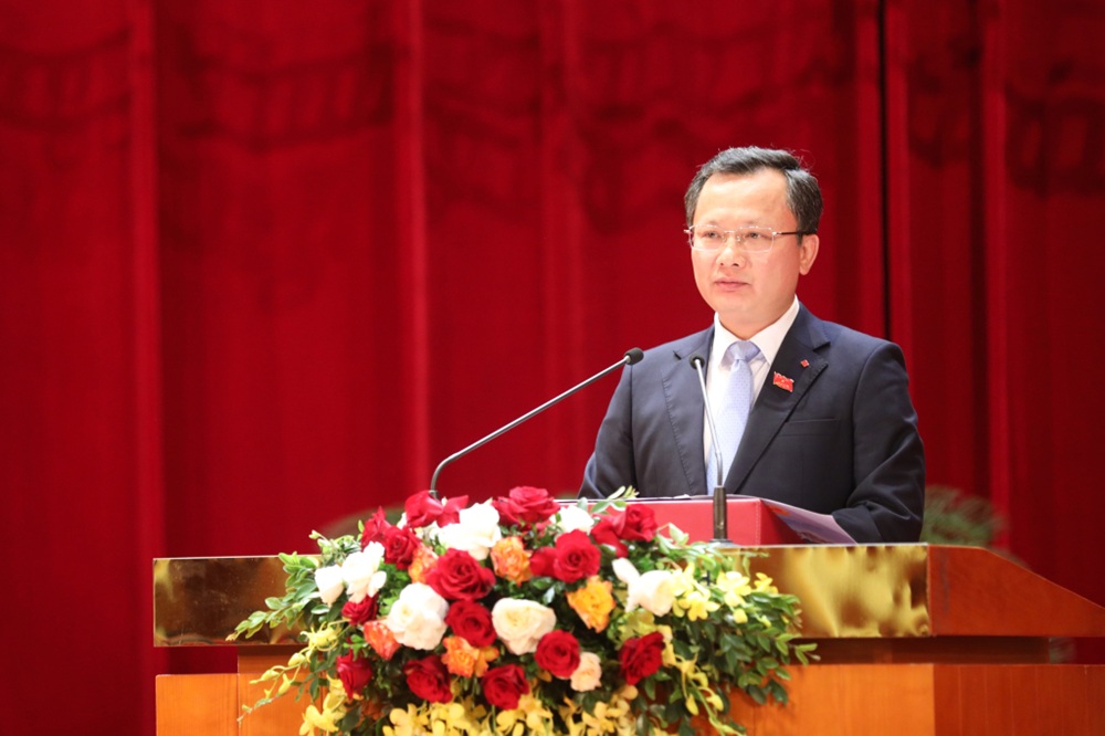 Ông Cao Tường Huy, Chủ tịch UBND tỉnh Quảng Ninh phát biểu tại kỳ họp. Ảnh: Đỗ Phương