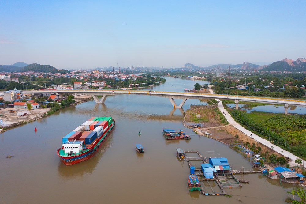 Cầu Dinh kết nối thị xã Kinh Môn, Hải Dương với huyện Thủy Nguyên, TP. Hải Phòng