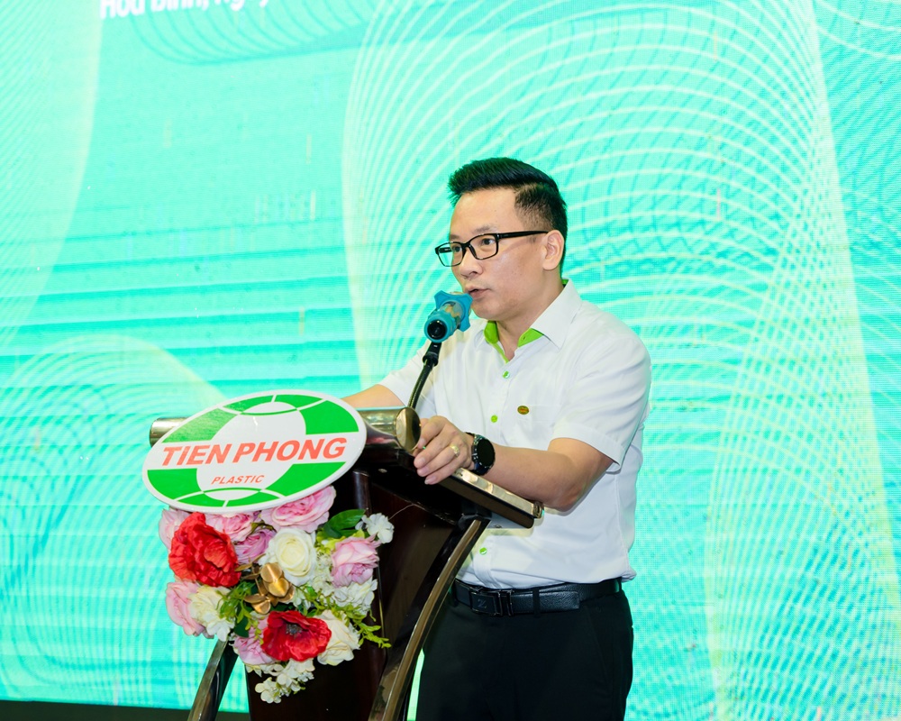 Ông Hứa Quang Vinh, Phó Giám đốc Ban Phát triển thị trường Công ty Nhựa Tiền Phong phát biểu tại buổi Hội thảo