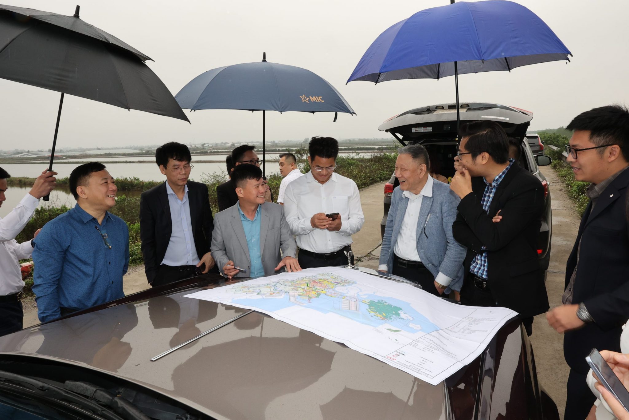 Ông Thẩm Khánh Kinh (Sheen Ching Jing) – Chủ tịch Tập đoàn Core Pacific (áo vest màu ghi xám) khi thăm Dự án của Shinec tại Hải Phòng hồi đầu tháng 4.2023 đã rất ấn tượng với tư duy bảo vệ môi trường của Shinec. Ảnh - Shinec
