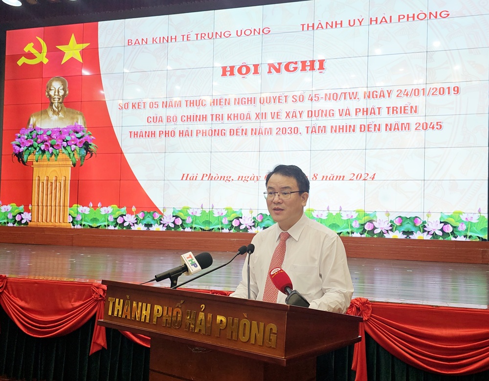 Ông Trần Quốc Phương, Thứ trưởng Bộ Kế hoạch và Đầu tư phát biểu tại Hội nghị. Ảnh: Thanh Sơn