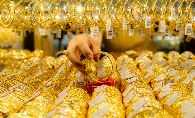 Các cửa hàng vàng đồng loạt tăng mạnh giá mua vào vàng miếng