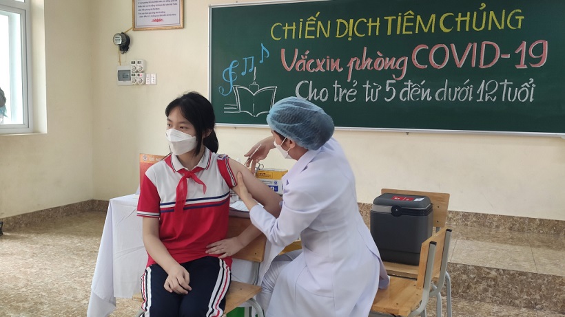 Ngay sau lễ phát động, tỉnh Quảng Ninh đã tổ chức tiêm chủng cho gần 200 trẻ khối 6 của trường THCS Trần Quốc Toản đủ điều kiện tiêm chủng.