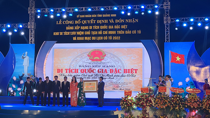 Huyện Cô tô đón nhận Bằng xếp hạng Di tích quốc gia đặc biệt Khu lưu niệm Chủ tịch Hồ Chí Minh trên đảo Cô tô.
