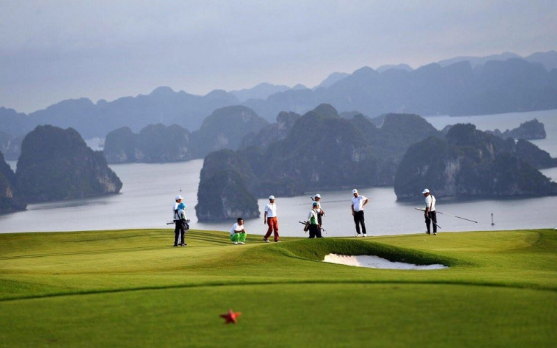 Du lịch Golf đang là sản phẩm du lịch hấp dẫn tại Quảng Ninh và là một trong những lựa chọn trải nghiệm của đoàn khách Hàn Quốc đến Quảng Ninh.