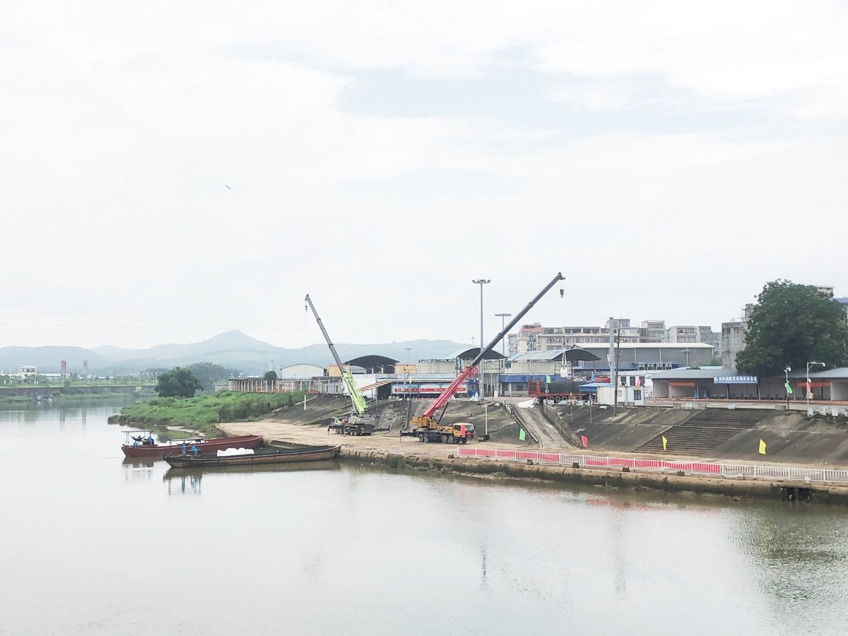 Sáng 176, cửa khẩu Ka Long Móng Cái (Việt Nam) – Bến Biên mậu, Đông Hưng (Trung Quốc) chính thức thông quan trở lại sau hơn 3 năm tạm dừng