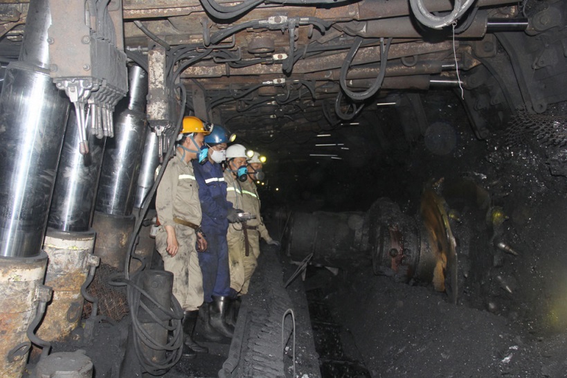Sản xuất than tại lò chợ cơ giới hóa đồng bộ công suất 600.000 tấn.năm Công ty Than Khe Chàm. Ảnh: Phạm Tăng