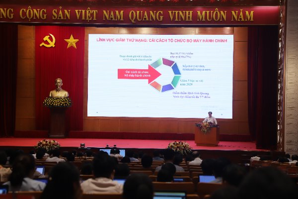 ông Bùi Văn Khắng, Phó Chủ tịch UBND tỉnh Quảng Ninh phân tích những điểm hạn chế trong chỉ số cải cách hành chính Tỉnh năm 2021.