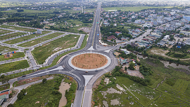 Điểm cuối của trục cao tốc đi qua tỉnh Quảng Ninh được đấu nối với đường dẫn cầu Bắc Luân 2 (TP. Móng Cái).