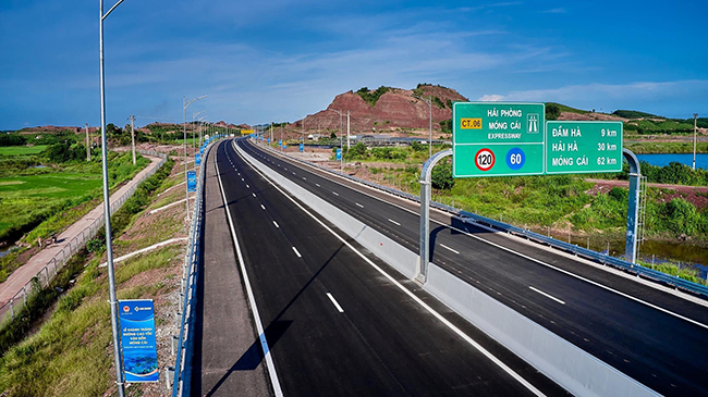 Cao tốc Vân Đồn - Móng Cái được liên thông với tuyến cao tốc Lào Cai - Hà Nội - Hải Phòng - Hạ Long - Vân Đồn thành tuyến cao tốc dài nhất Việt Nam gần 600 km; đưa tỷ lệ đường cao tốc Quảng Ninh chiếm gần 16,83% tổng chiều dài cao tốc hiện có của cả nước