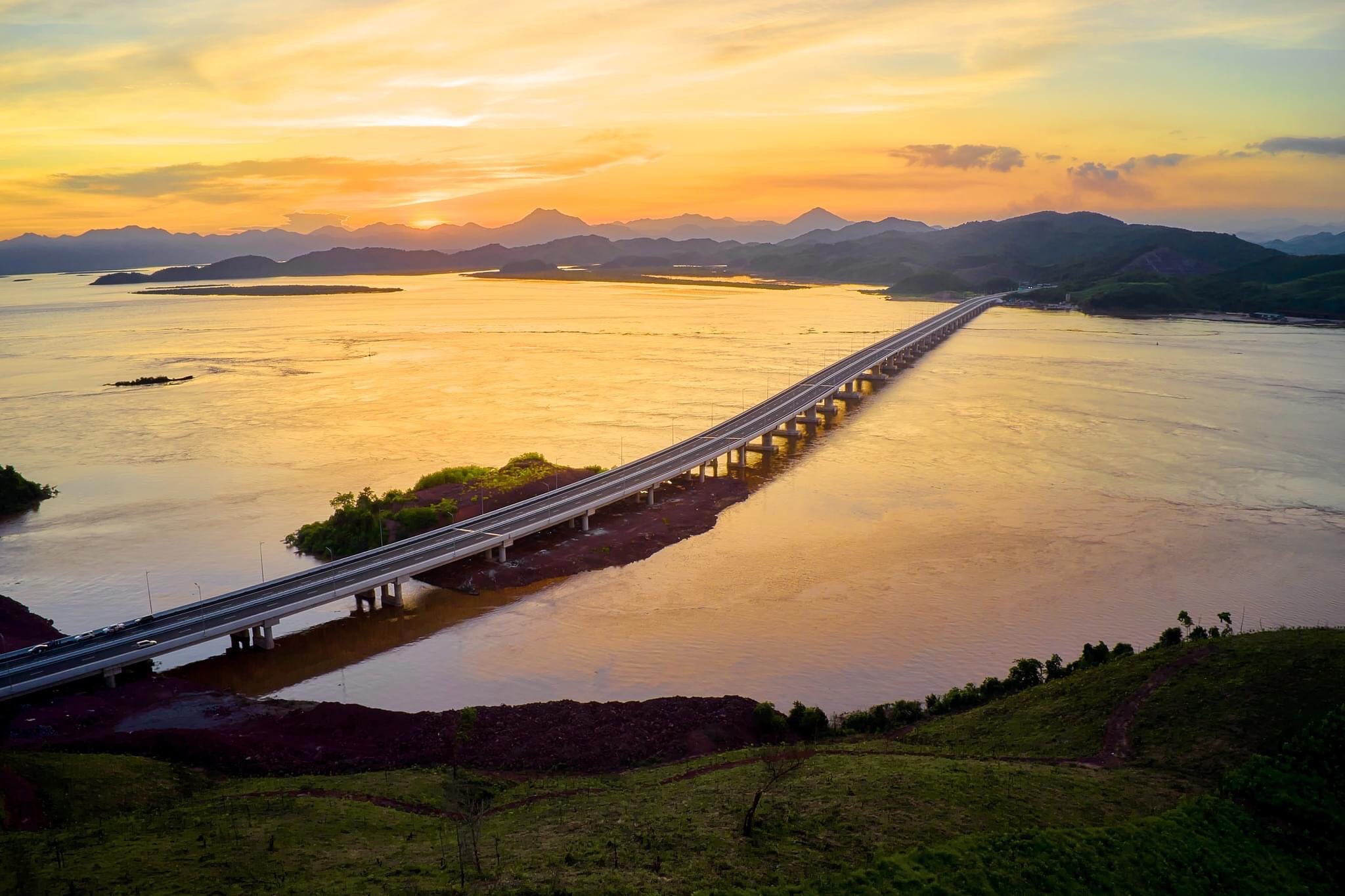 Cầu Vân Tiên trên cao tốc Vân Đồn - Móng Cái được xác lập là một trong những kỷ lục về tiến độ, chất lượng trong quá trình thi công.