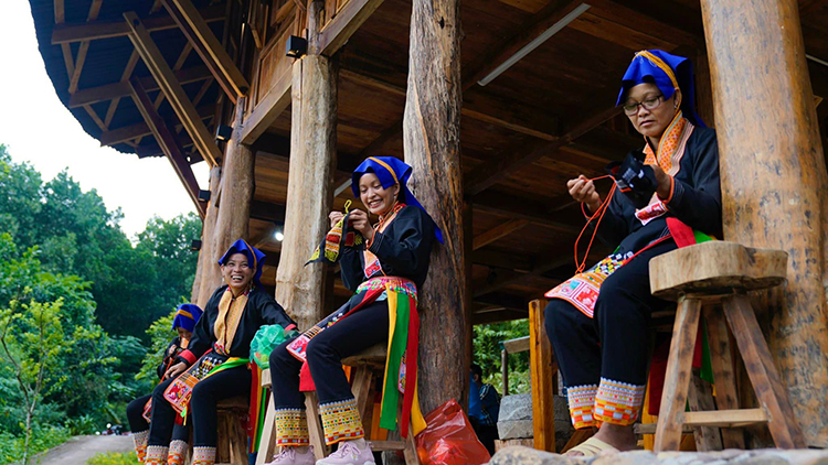 Người dân tại xã Kỳ Thượng có cơ hội được giới thiệu nét văn hoá đặc sắc của dân tộc Dao tới du khách trong nước và quốc tế.