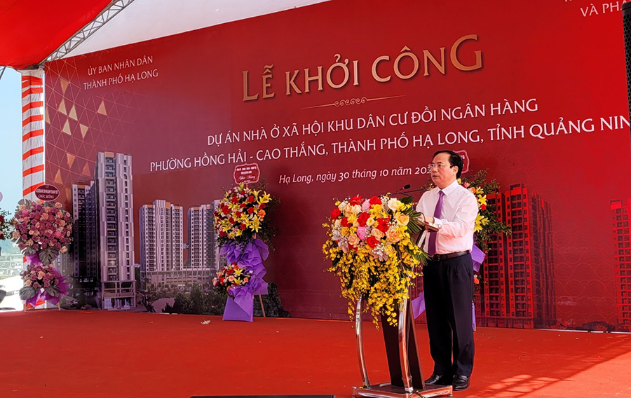 Thứ trưởng Bộ Xây dựng Nguyễn Văn Sinh phát biểu tại buổi lễ.