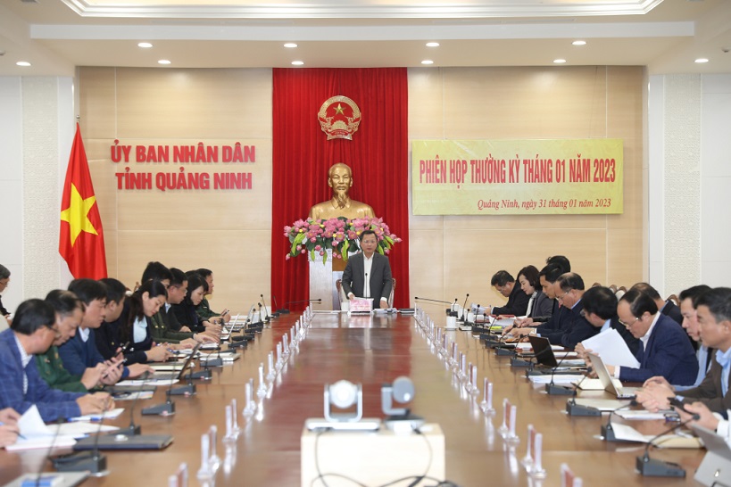 Ông Cao Tường Huy chỉ đạo tại Phiên họp thường kỳ tháng 1 của UBND tỉnh.