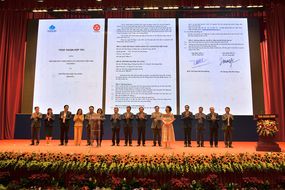 Hội nghị đã diễn ra Lễ ký kết các bản ghi nhớ (MOU) để hợp tác thúc đẩy phát triển logistics của Quảng Ninh.