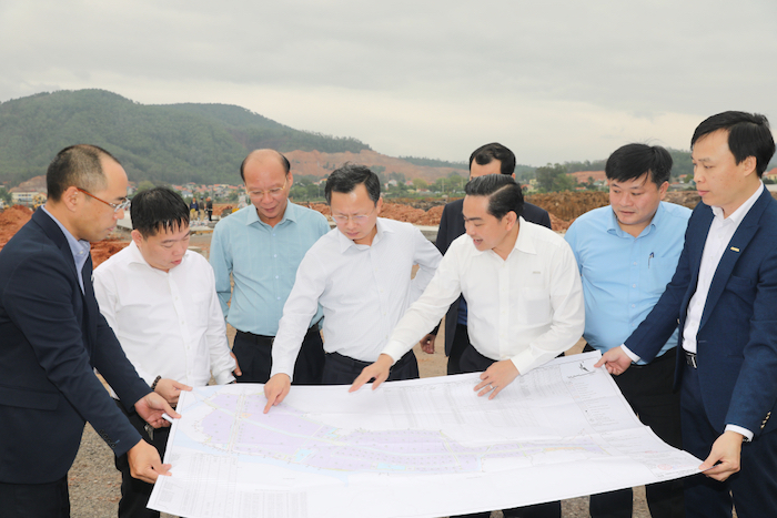 Cao Tường Huy, Quyền Chủ tịch UBND tỉnh yêu cầu TX Quảng Yên bàn giao toàn bộ mặt bằng sạch cho nhà đầu tư trong tháng 6/2023.