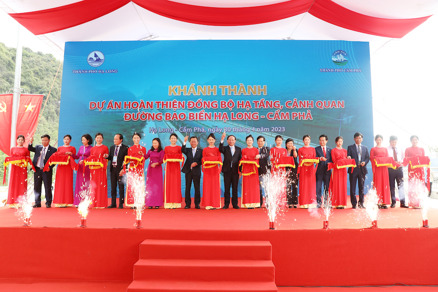 lãnh đạo tỉnh, TP Hạ Long, Cẩm Phả cắt băng khánh thành Dự án hoàn thiện đồng bộ hạ tầng, cảnh quan đường bao biển Hạ Long - Cẩm Phả.