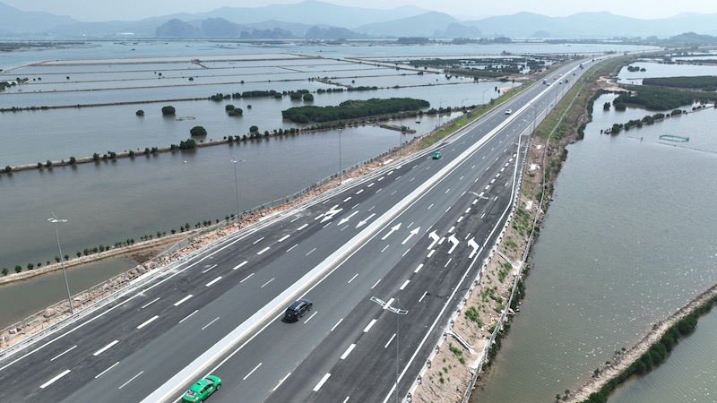 phần đường nối với cao tốc Hạ Long - Hải Phòng đã hoàn thành thi công mở rộng.